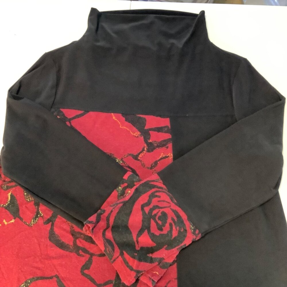 Liv Habitat Tunic Medium Cowl Neck Pockets Black Rose Abstract Long Sleeve EUC